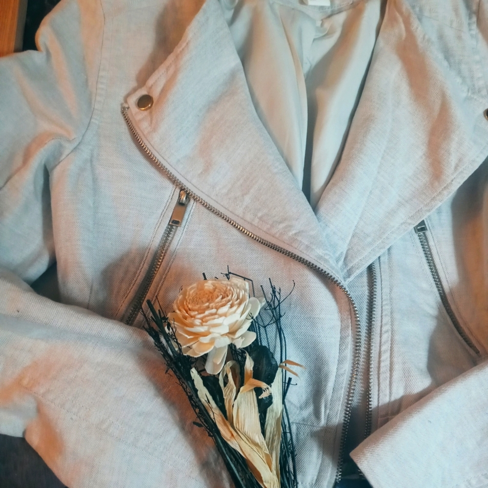 edgy off white cropped jacket size 4
